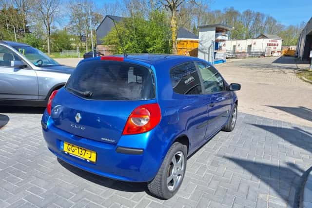 Renault Clio (2006) thumbnail 3