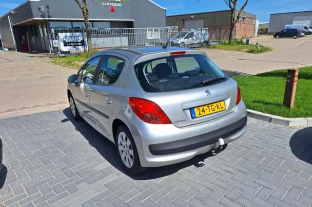 Peugeot 207 (2006) thumbnail 4
