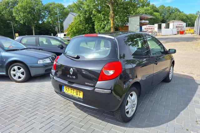 Renault Clio (2007) thumbnail 3