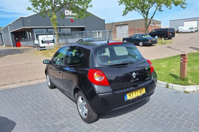 Renault Clio (2007) thumbnail 4