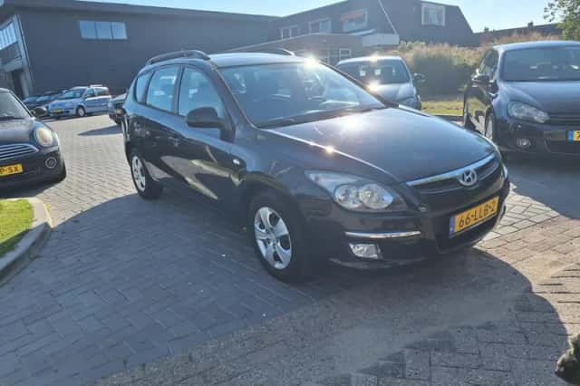 Hyundai i30 (2010) thumbnail 2