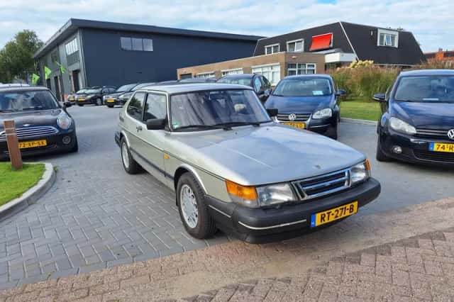 Saab 900 (1991) thumbnail 2