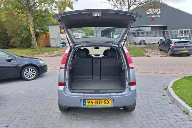 Opel Meriva (2003) thumbnail 5