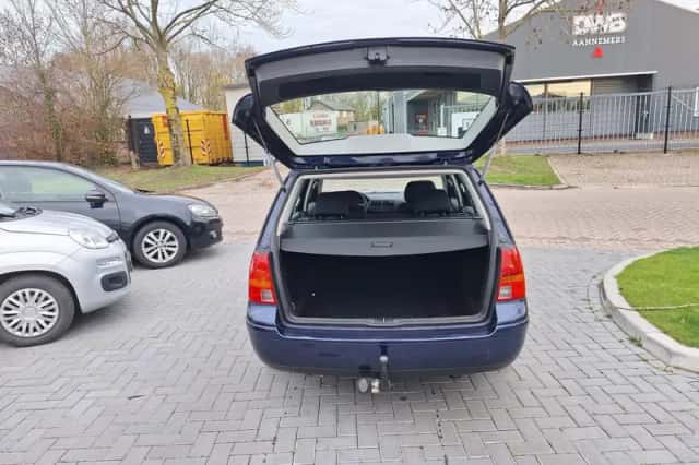 Volkswagen Golf (2003) thumbnail 5