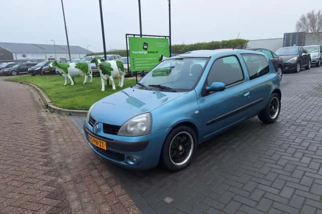 Renault Clio (2004) thumbnail 1