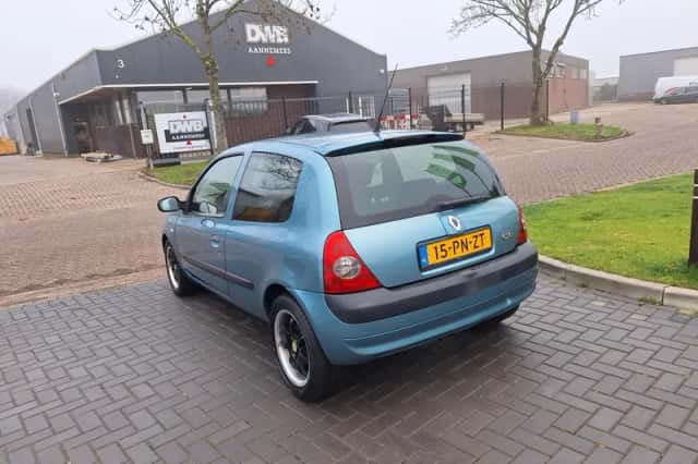 Renault Clio (2004) thumbnail 4