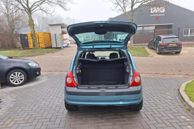 Renault Clio (2004) thumbnail 5