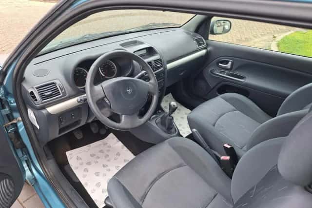 Renault Clio (2004) thumbnail 6