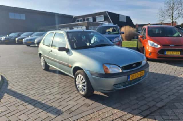 Ford Fiesta (2000) thumbnail 2