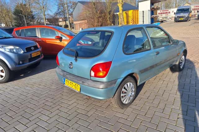 Ford Fiesta (2000) thumbnail 3