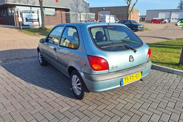 Ford Fiesta (2000) thumbnail 4
