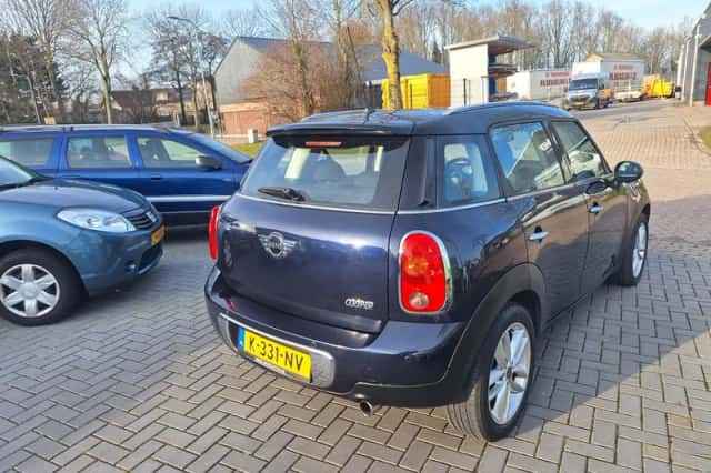 MINI Countryman (2010) thumbnail 3