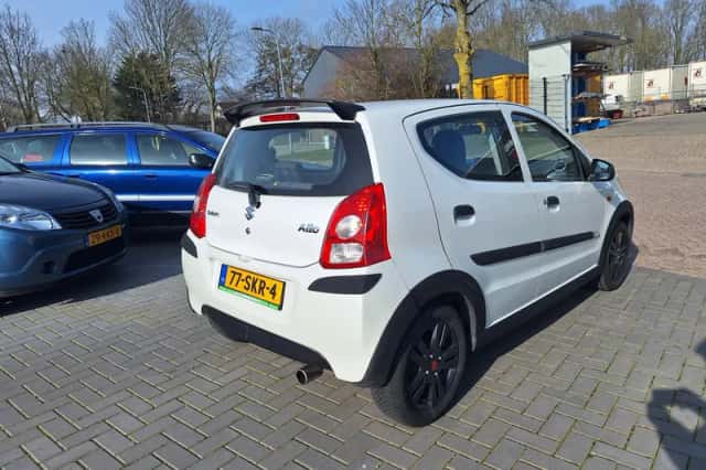 Suzuki Alto (2011) thumbnail 3