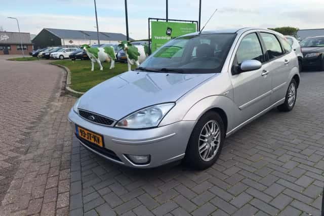 Ford Focus (2002) thumbnail 1