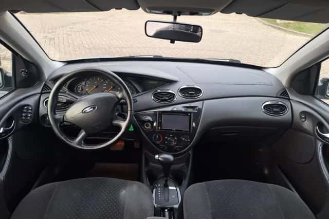 Ford Focus (2002) thumbnail 6