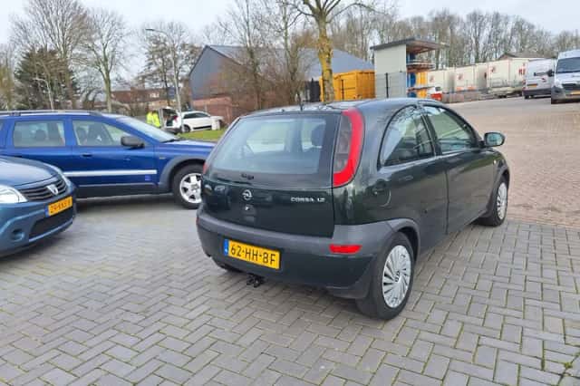 Opel Corsa (2001) thumbnail 3