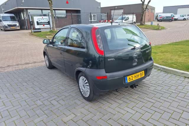 Opel Corsa (2001) thumbnail 4