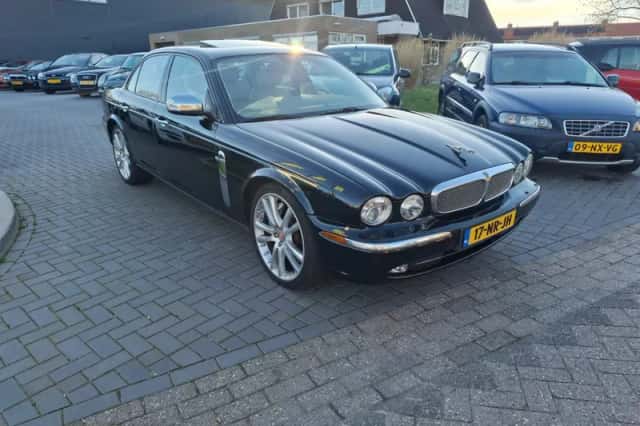 Jaguar XJ (2004) thumbnail 2