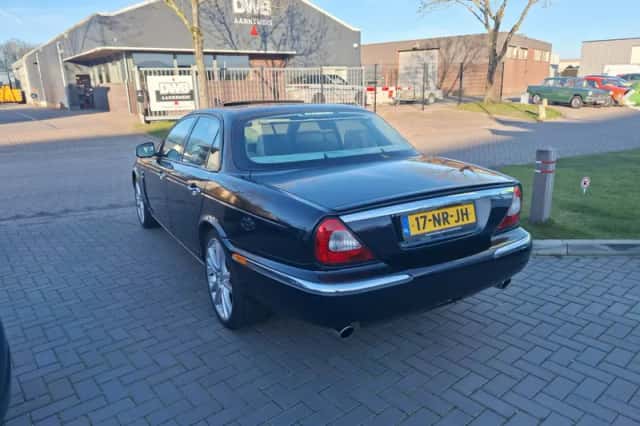 Jaguar XJ (2004) thumbnail 4
