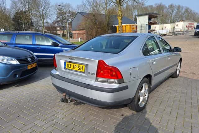 Volvo S60 (2002) thumbnail 3