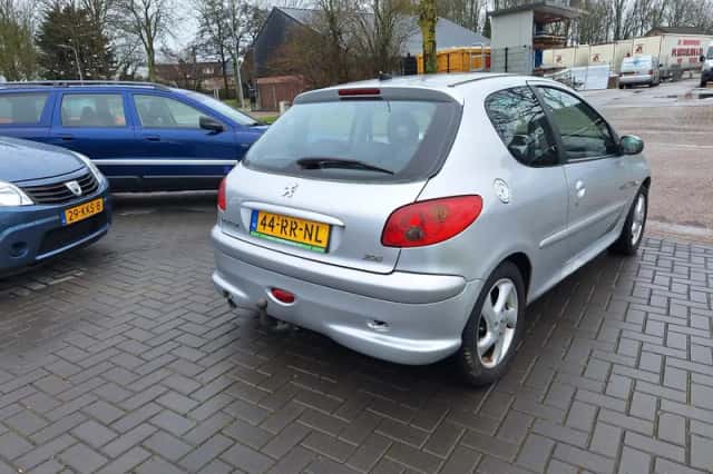 Peugeot 206 (2005) thumbnail 3