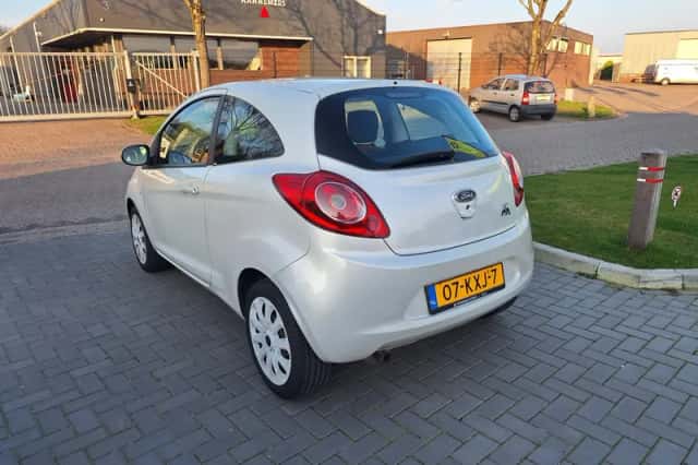 Ford Ka (2010) thumbnail 4
