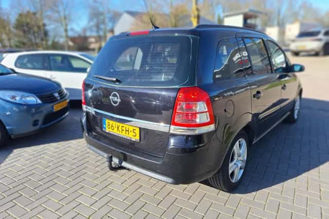 Opel Zafira (2009) thumbnail 3
