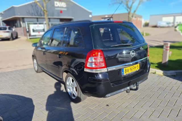 Opel Zafira (2009) thumbnail 4