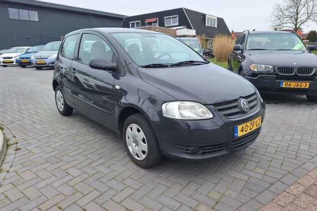 Volkswagen Fox (2008) thumbnail 2