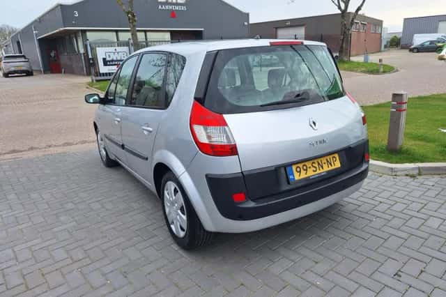 Renault Scénic (2006) thumbnail 4