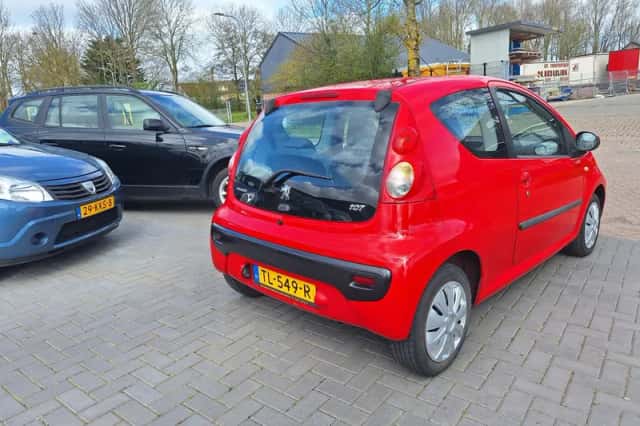 Peugeot 107 (2005) thumbnail 3
