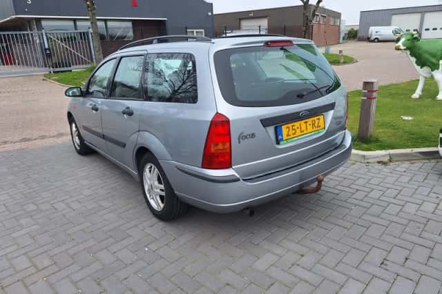 Ford Focus (2003) thumbnail 4