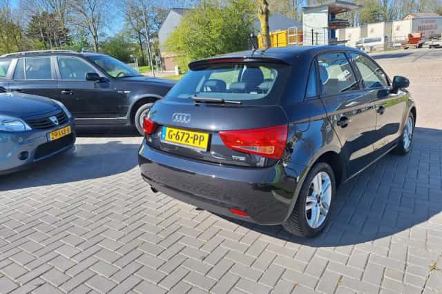 Audi A1 (2012) thumbnail 3