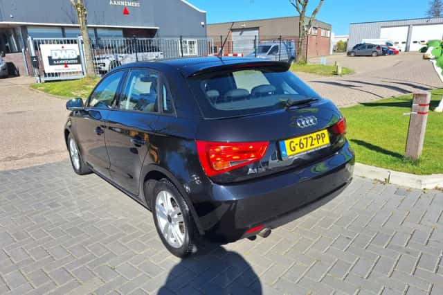 Audi A1 (2012) thumbnail 4