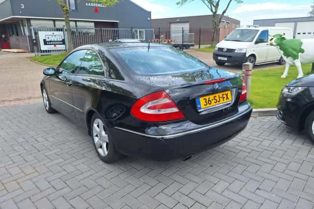 Mercedes-Benz CLK-Klasse (2002) thumbnail 4