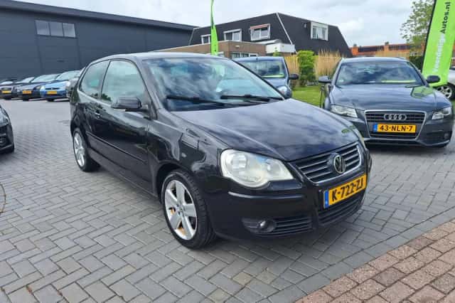 Volkswagen Polo (2006) thumbnail 2