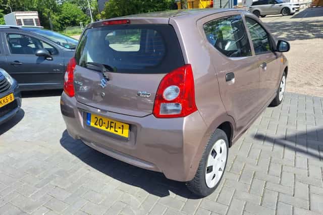 Suzuki Alto (2009) thumbnail 3