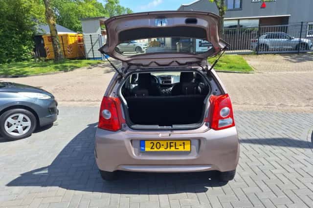 Suzuki Alto (2009) thumbnail 5
