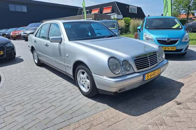 Mercedes-Benz E-Klasse (1996) thumbnail 2