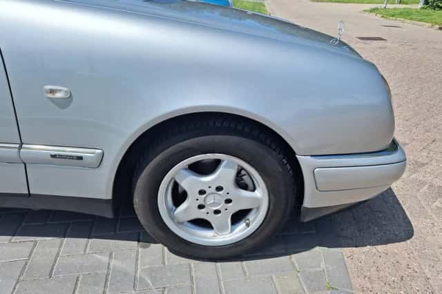 Mercedes-Benz E-Klasse (1996) thumbnail 3