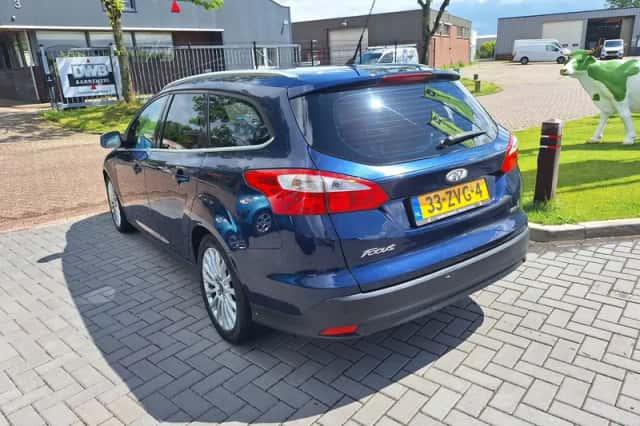 Ford Focus (2013) thumbnail 3