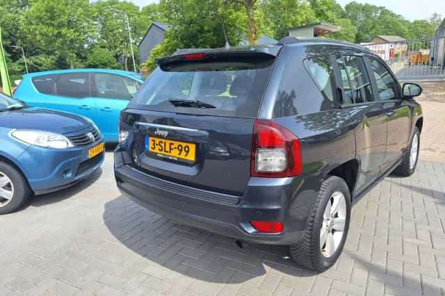 Jeep Compass (2013) thumbnail 3