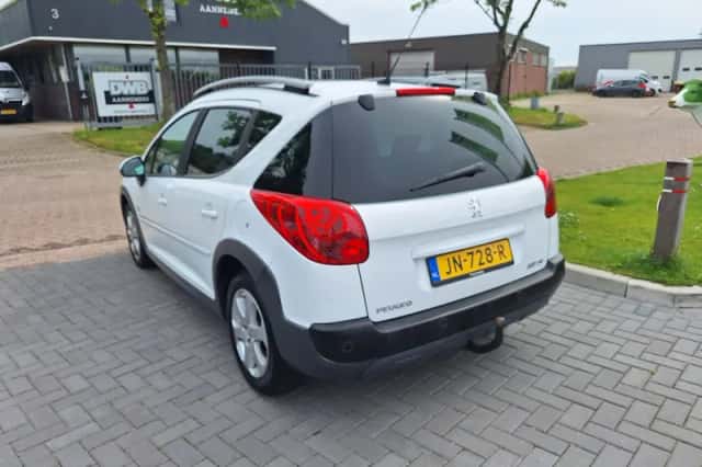 Peugeot 207 (2010) thumbnail 5