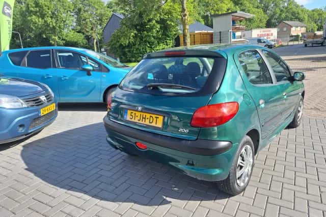 Peugeot 206 (2002) thumbnail 3