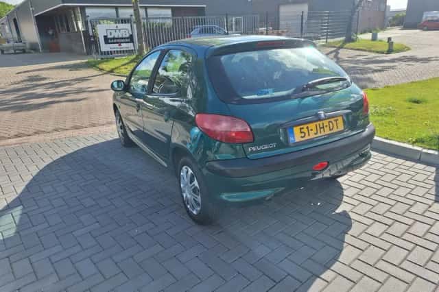 Peugeot 206 (2002) thumbnail 4