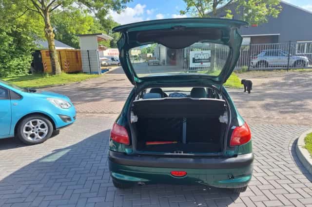 Peugeot 206 (2002) thumbnail 5