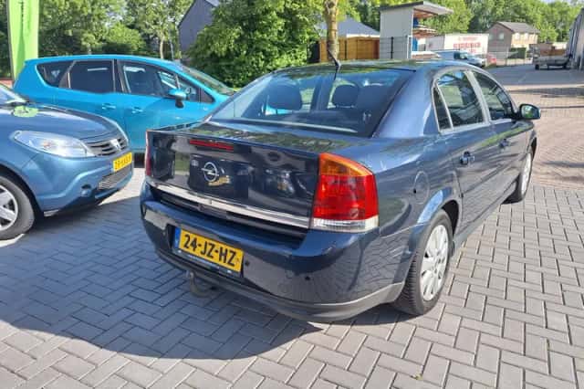 Opel Vectra (2002) thumbnail 3