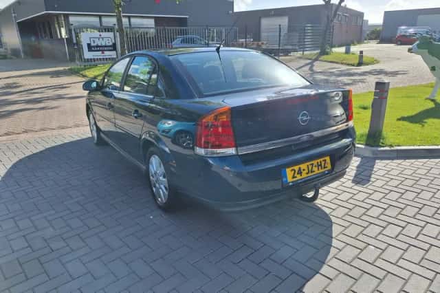 Opel Vectra (2002) thumbnail 4
