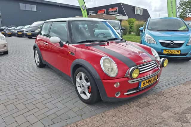 MINI Cooper (2005) thumbnail 2