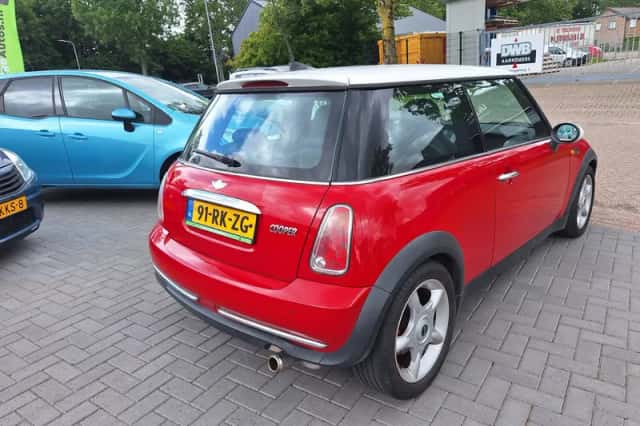 MINI Cooper (2005) thumbnail 3